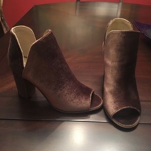 Steve Madden Booties - Brown Velveteen